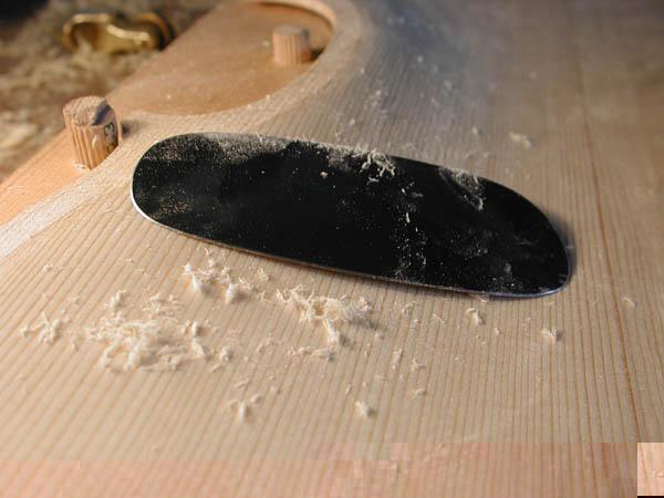 Geigenbau online:A trimmed belly in violin building